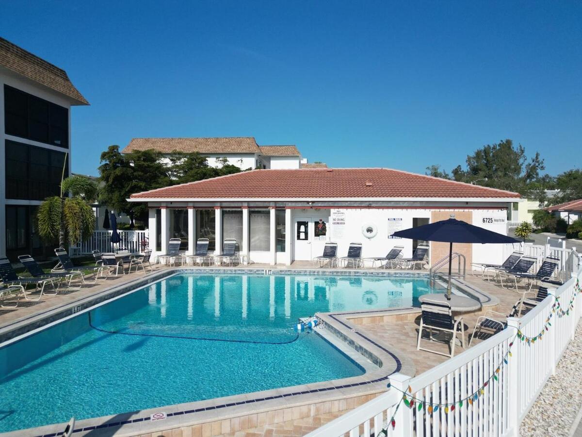 2 Bed 2 Bath Centrally Located On Siesta Key Sarasota Exterior photo